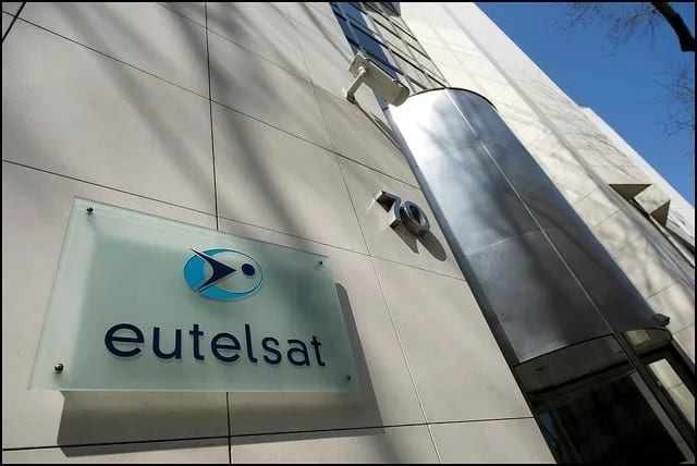 Façade du siège d'Eutelsat, à Paris.