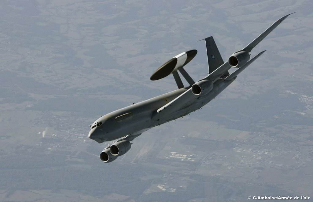 La base aérienne 702 d'Avord a mobilisé des E-3F pour l'opération Poker.