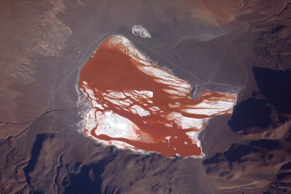 La Laguna Colorada, vue depuis l’ISS.