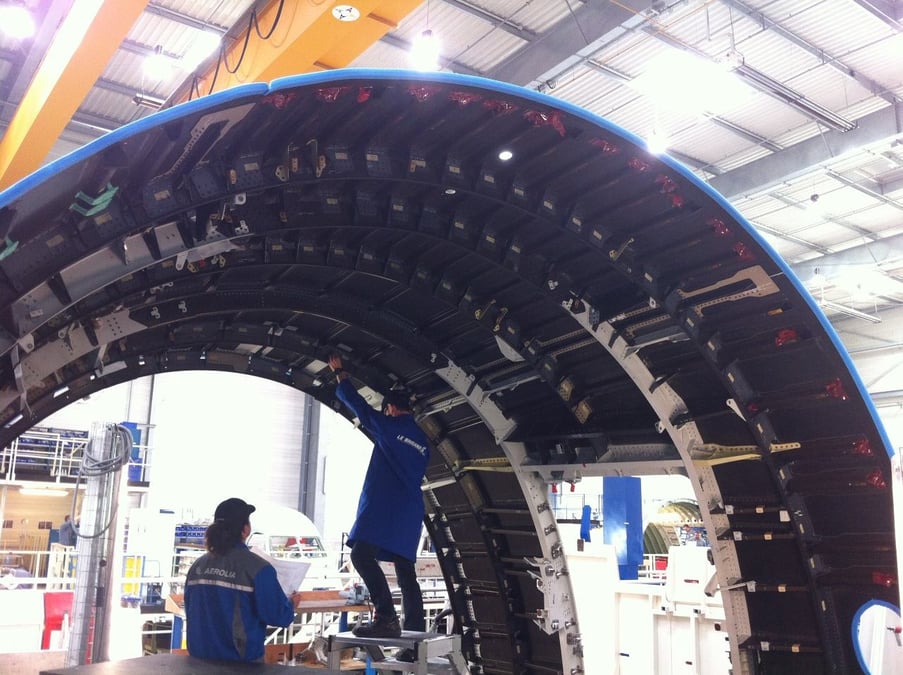 Contrôles ultrasons en assemblage des panneaux du tronçon 12, pointe avant A350.