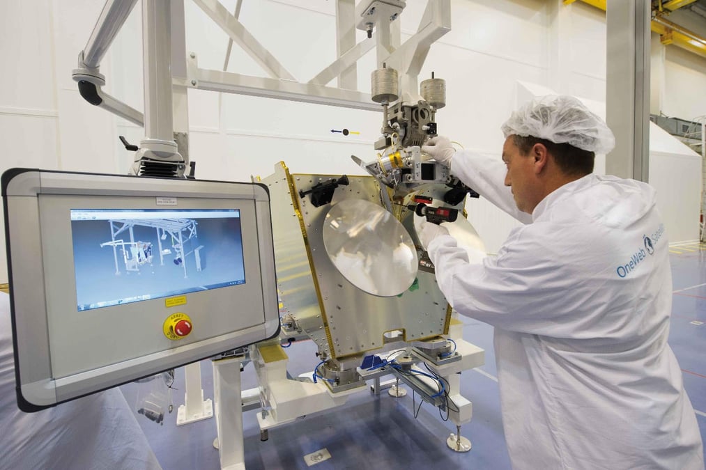 Latesys, filiale du Groupe ADF, fournit les trois lignes lignes d'assemblage des satellites OneWeb.