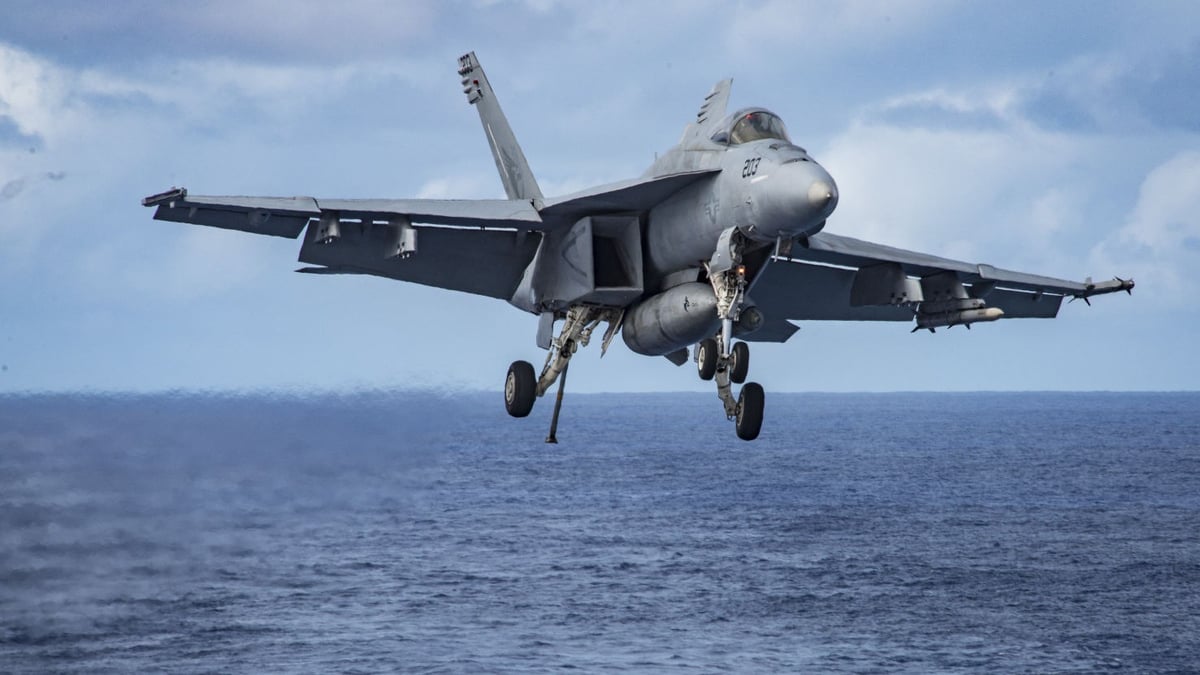 Un Boeing F/A-18E Super Hornet, du groupe aéronaval USS Carl Vinson, s'est crashé.