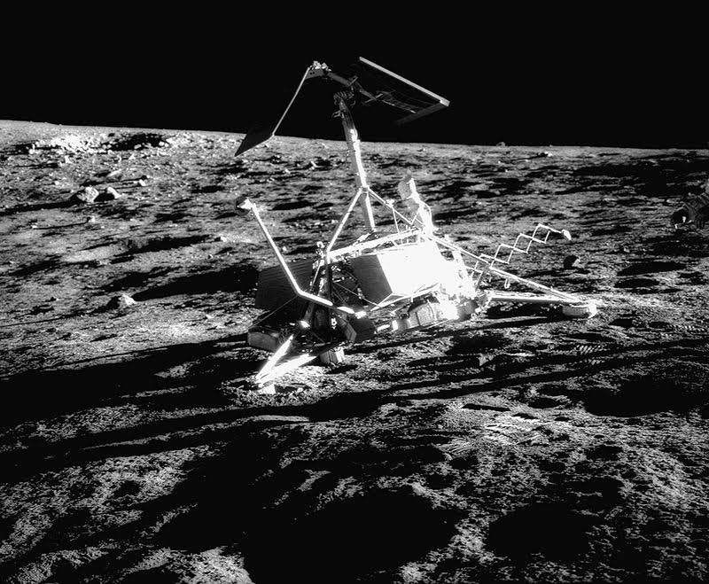 La sonde Surveyor 3 "visitée" par l'équipage d'Apollo 12 en novembre 1969.