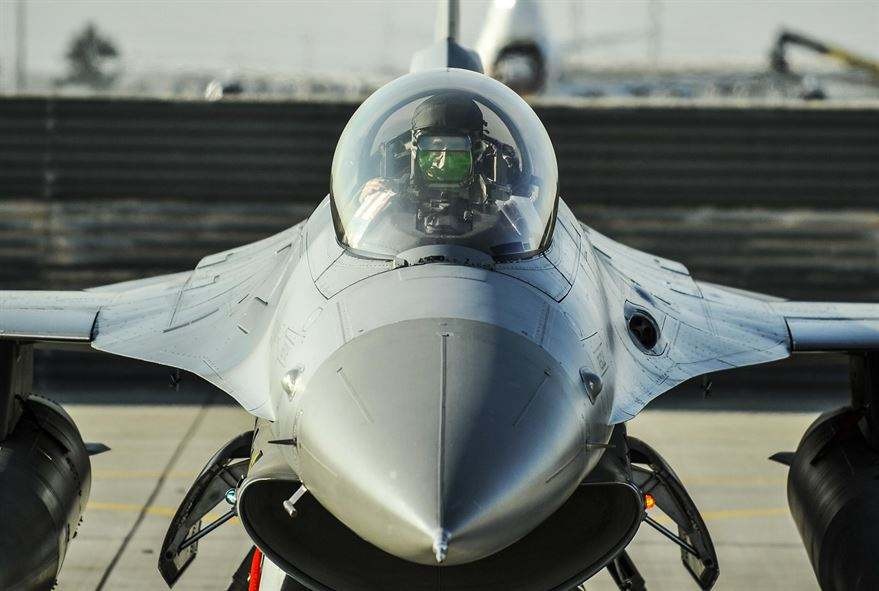Un F-16 américain s'est crashé près de Washington.
