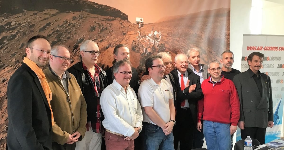 De gauche à droite : Gilles Dawidowicz, Philippe Coué, Jean-François Pellerin, Pierre-Emmanuel Paulis, Pierre Brulhet, Pierre-François Mouriaux, Michel Chevalet, Marius Le Fèvre, Frédéric Castel, Philippe Varnoteaux, Halfbob et Pierre Baland.
