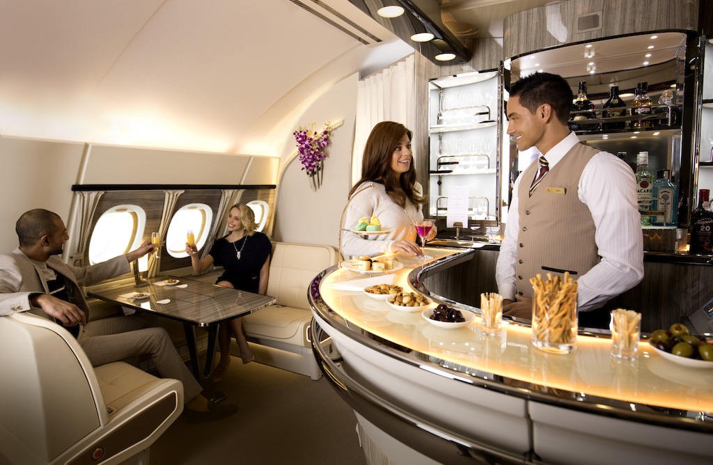 Le nouveau bar-lounge sur les Airbus A380 d'Emirates est beaucoup plus convivial.