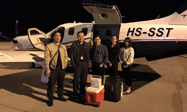 Le premier TBM 930 basé en Asie et son propriétaire avec sa famille.