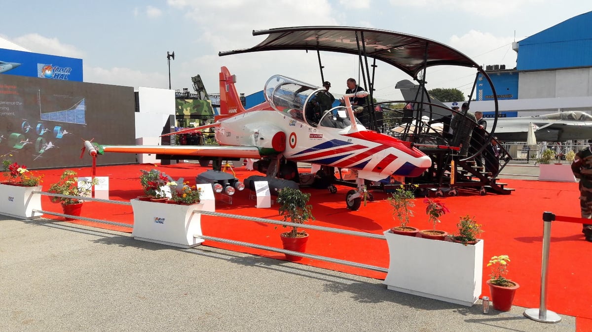 L'Advanced Hawk présenté avec sa gamme d'armement