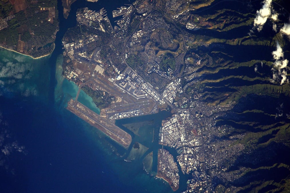 L’aéroport international de Honolulu, vu depuis l’ISS.