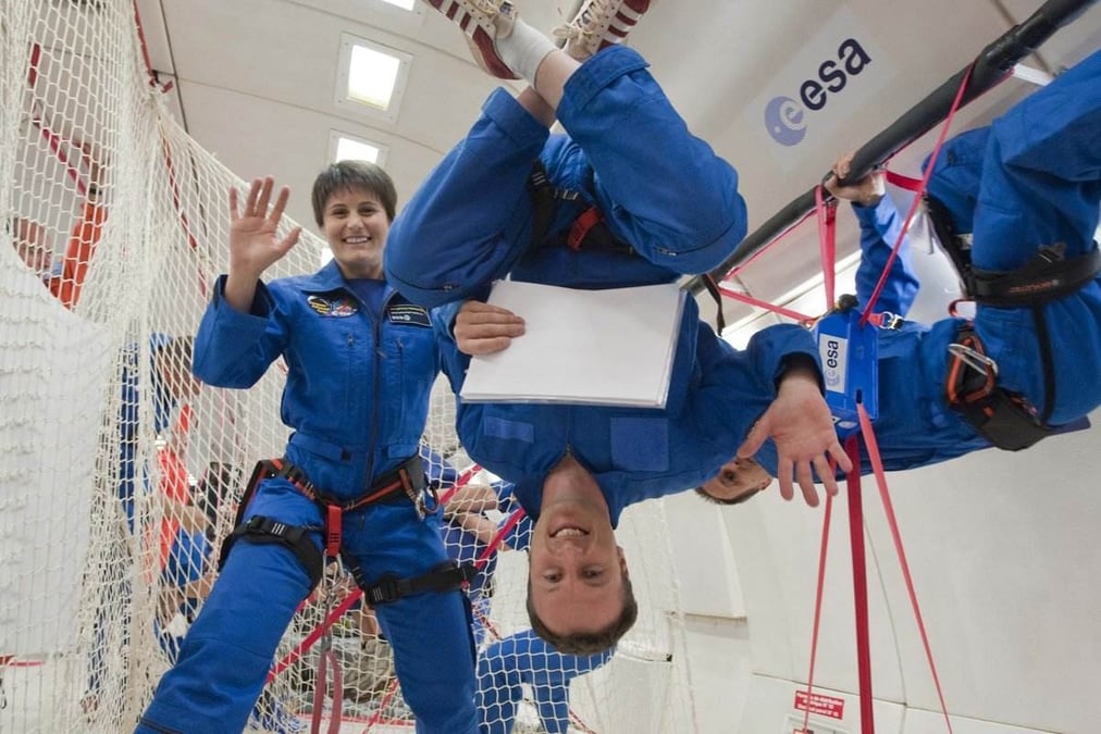 Matthias Maurer à l'occasion d'un vol parabolique, aux côtés de l'astronaute italienne Samantha Christoforetti.