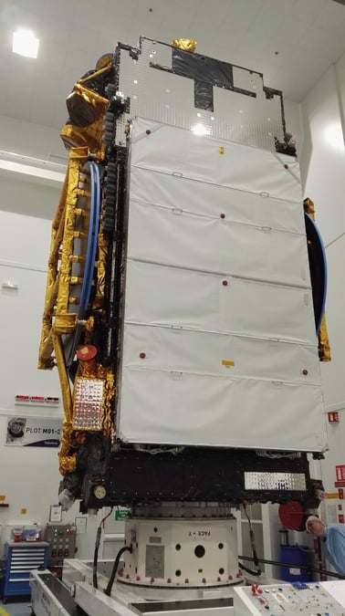 Le satellite SGDC en salle blanche chez Thales Alenia Space le 3 février dernier.