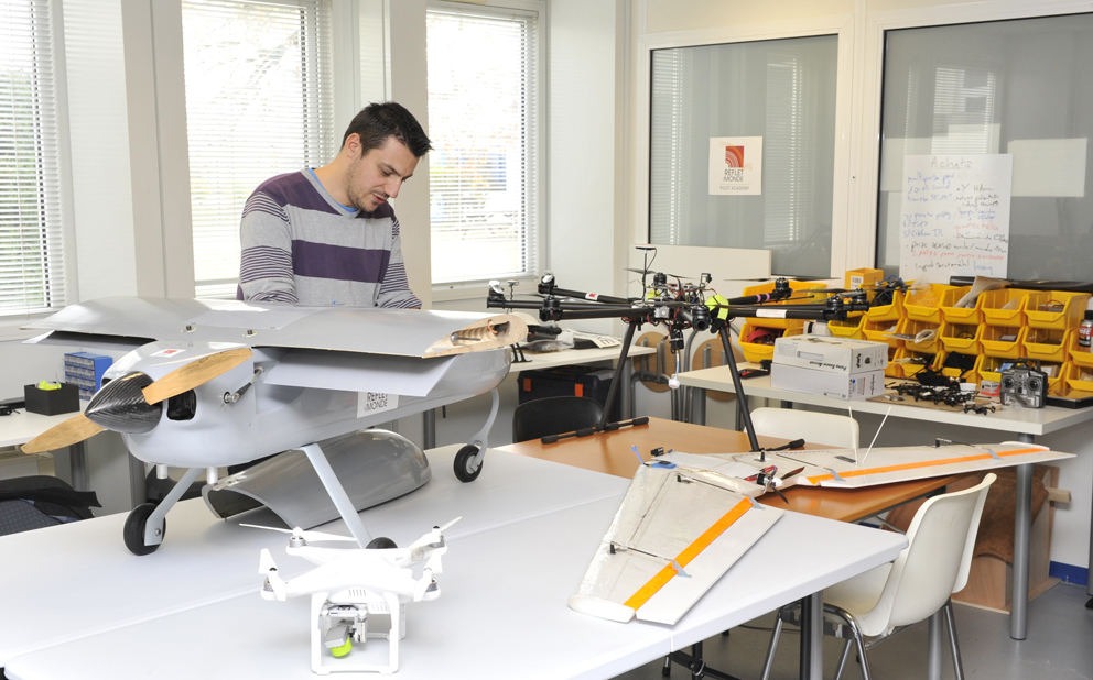Patrice Rosier travaillant sur la structure du RDM One