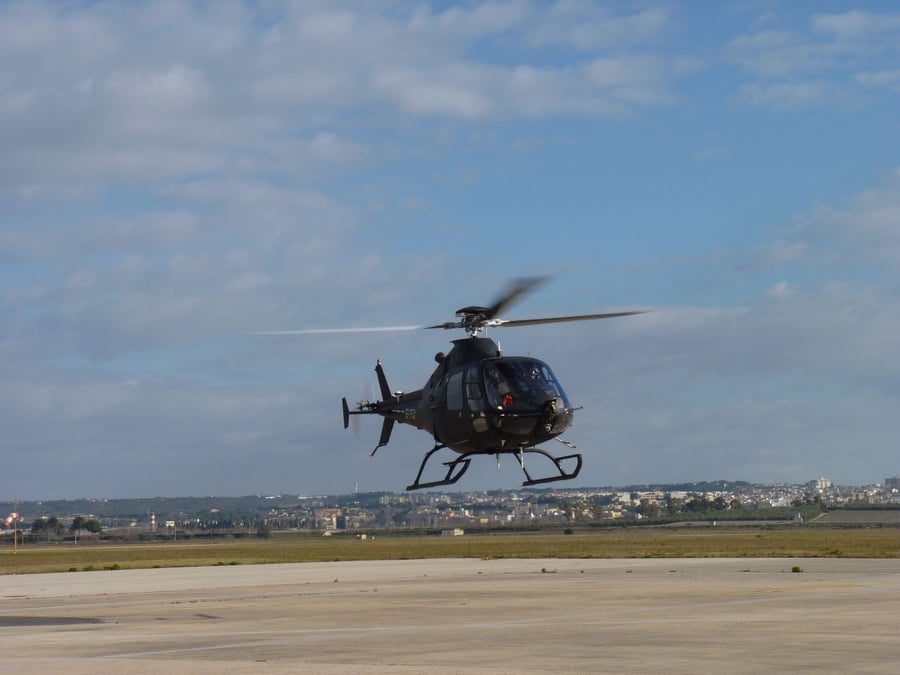 Le Leonardo SW-4 Solo, soit la version dronisée du SW-4, a commencé ses essais en vol dans l'environnement aéroportuaire de Tarente-Grottaglie, en Italie.