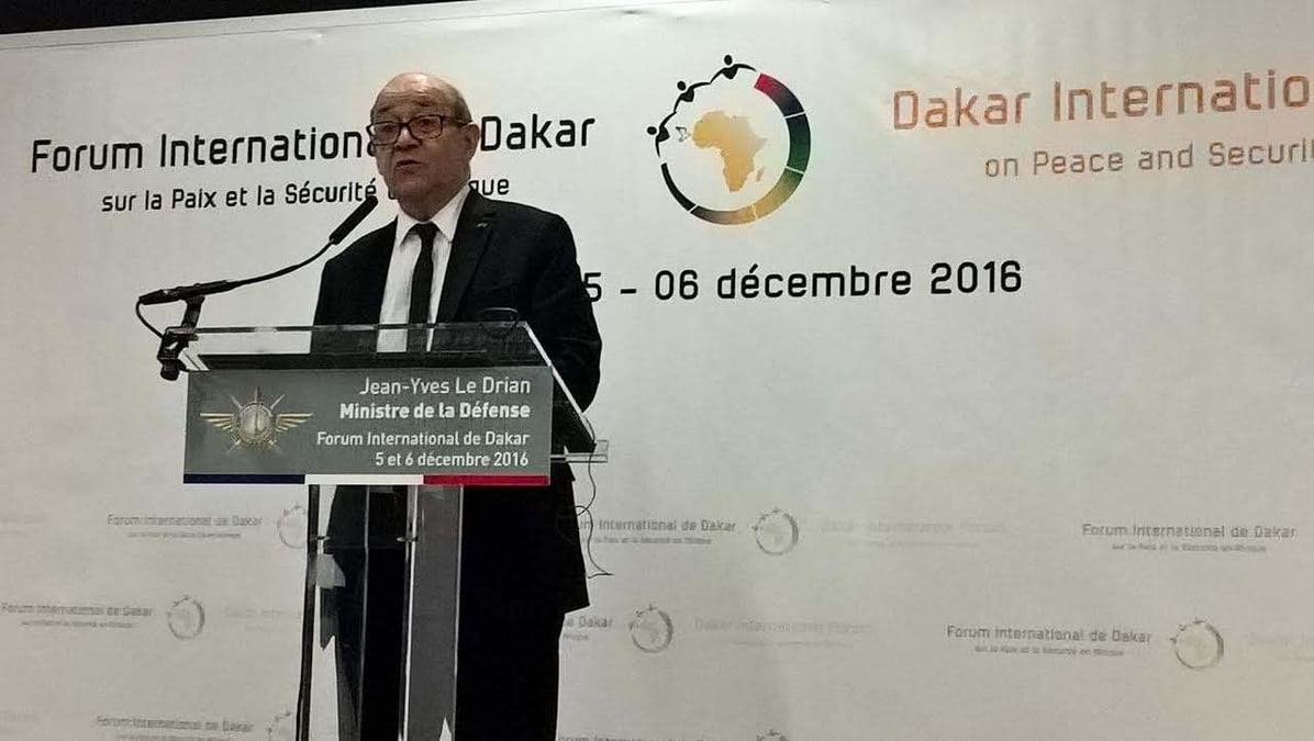 Jean-yves Le Drian à Dakar