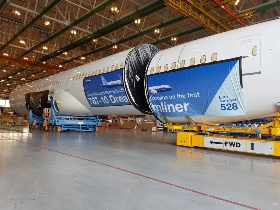 Les premiers élements de fuselage du Boeing 787-10 sont arrivés à North Charleston.