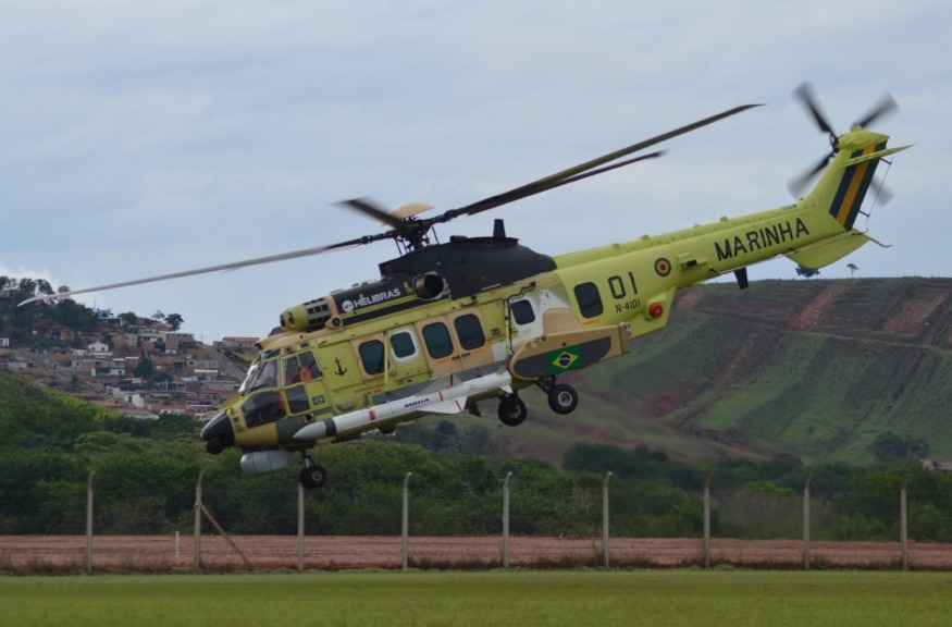 Helibras a présenté un H225M équipé de deux missiles anti navires AM39 Exocet