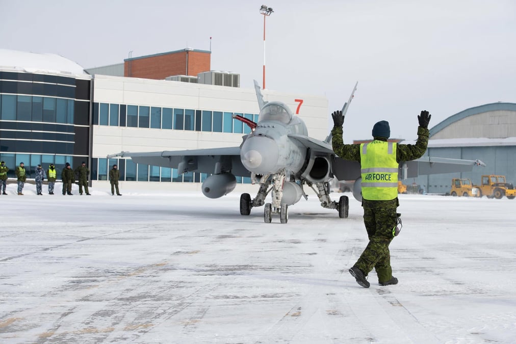 Les F/A-18 sont arrivés à Cold Lake (Alberta).