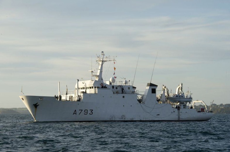 Le signal a été localisé par le navire "Laplace" de la Marine Nationale.