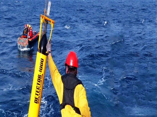 ALSEAMAR utilise des hydrophones acoustiques de grande sensibilité pour percevoir les "pings" des balises subaquatiques.