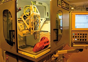 Machine pour fabrication additive métal en cinq axes de Beam.