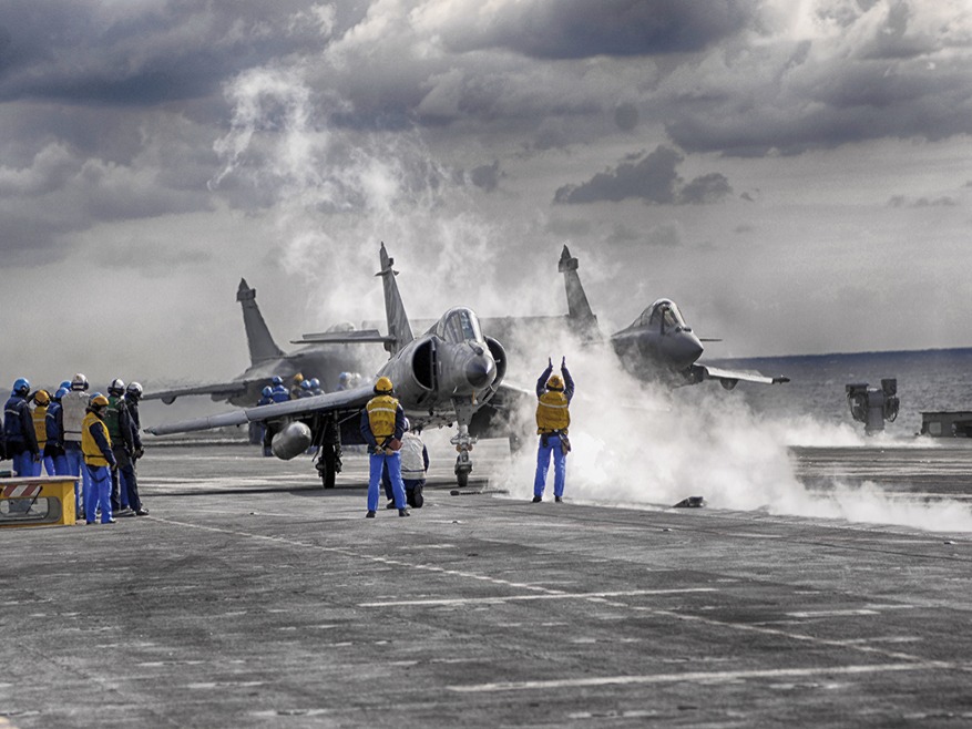 Un moment de grâce sur le porte-avions Charles de Gaulle.
