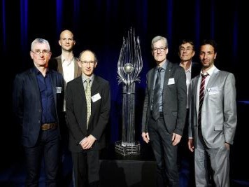 L'équipe de Safran Helicopter Engines, ex-Turbomeca, lauréate du Grand Prix 2016 pour ses travaux.