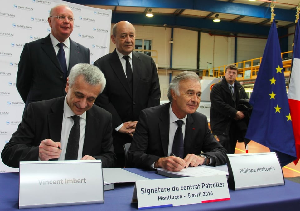 Signature du contrat d'acquisition du Patroller à Montluçon