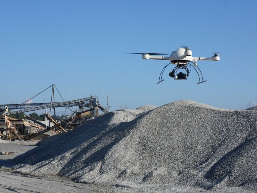 Air Marine opère différents drones selon les missions demandées : du Falcon 8 au DT18 en passant par le MD4-1000 et le Gatewind.