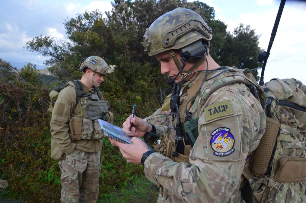 Un trio de JTAC de l'US Air Force venus de Ramstein (Allemagne) dans le sud de la Corse, le 15 mars.
