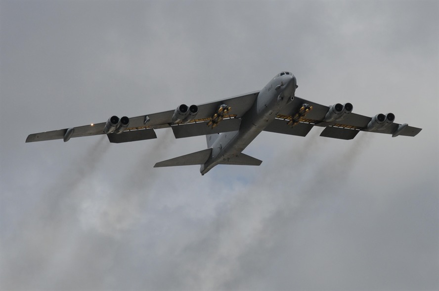 La capacité d'emport d'armes modernes du B-52H va augmenter de 50%. L'appareil pourra désormais emporter des AGM-158 JASSM-ER.