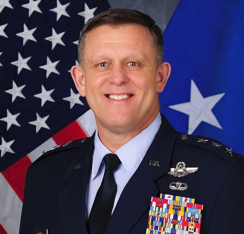 Le général Gorenc, commandant de l'USAFE (U.S. Air Forces in Europe), s'alarme de la menace russe.