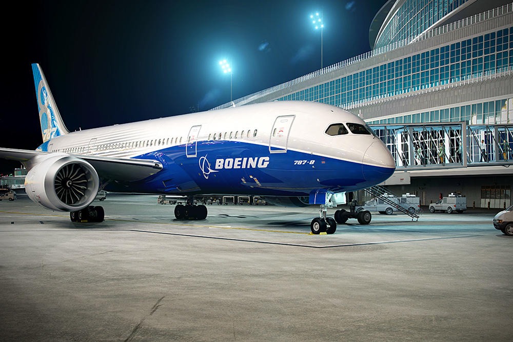 Liebherr-Aerospace a été sélectionné par Boeing pour fournir le boîtier électronique déporté contrôlant la direction du train avant du 787 Dreamliner.