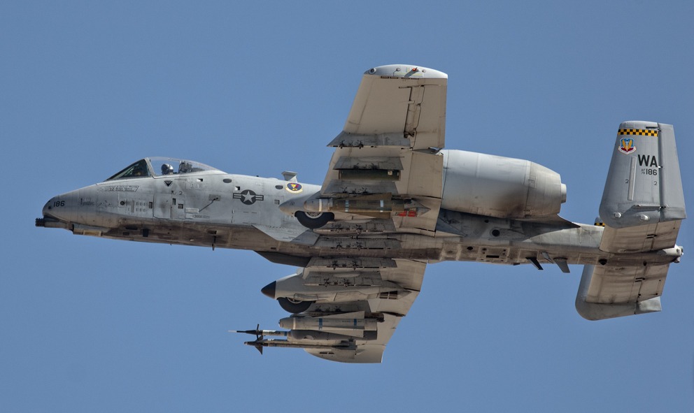 Les A-10 de l'US Air Force ne seront finalement pas mis à la retraite avant au moins 2022. 1 milliard de dollars ont été investis pour maintenir la flotte en état de vol jusqu'en 2028.