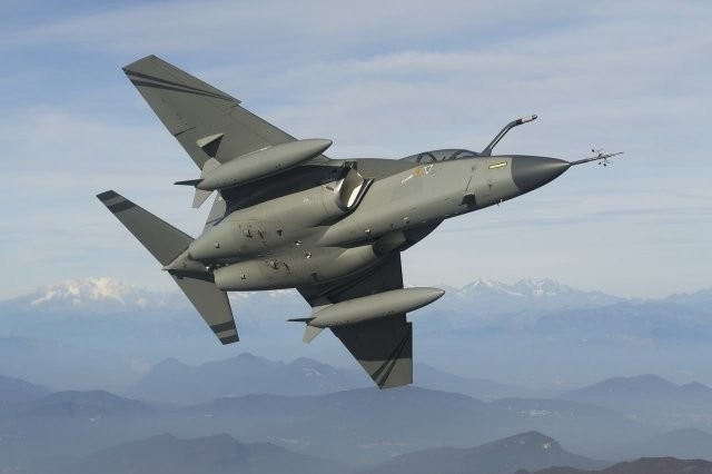 Deblin, futur base des M-346 n'est autre que le QG du 4ème groupe de l'armée de l'Air polonaise, groupe dédié à la formation.