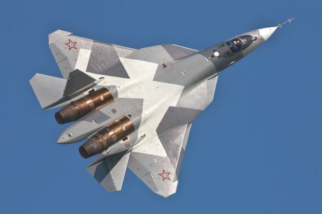Le Sukhoi T-50 PAK-FA devrait débuter les essais avec sa nouvelle motorisation, dite de deuxièlme phase, d'ici la fin de cette année.