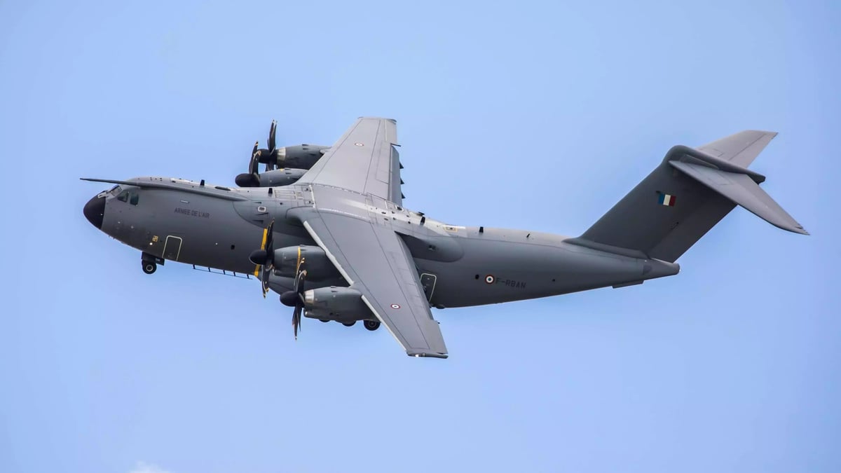 A400M de l'Armée de l'Air et de l'Espace durant le SIAE 19.