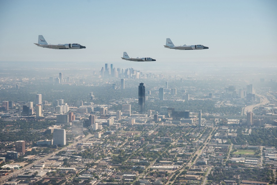 Pour la première fois depuis les années 1970, la Nasa à réussit à faire voler ces trois WB-57 Cambera ensemble.