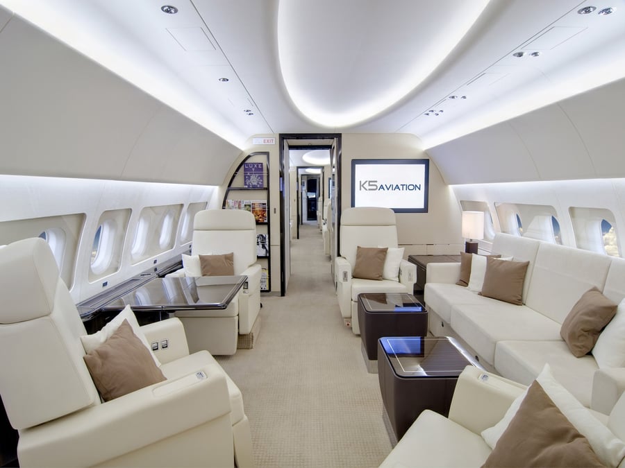 Cabine de l'Airbus ACJ319 présent au Dubai Airshow et exploité par K5 Aviation, spécialisée dans le VVIP.