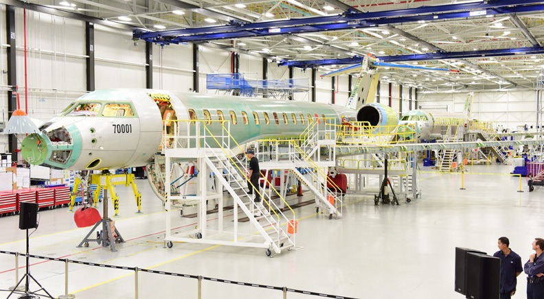 Les deux premiers prototypes du Global 7000 de Bombardier sont presque achevés.