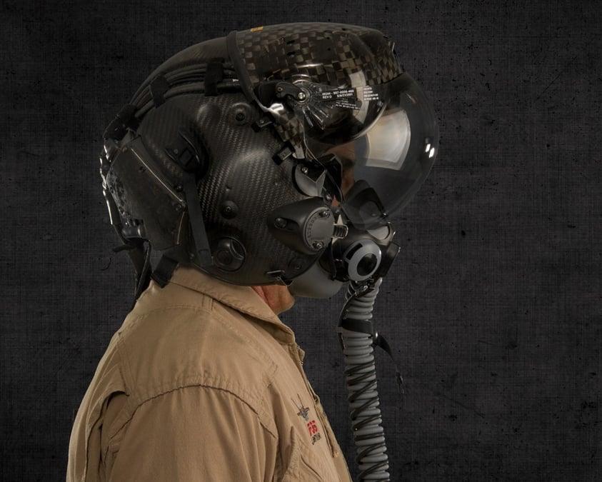 Le casque Gen III qui équipe les pilotes de F-35 fera l'objet d'un allègement. Il fait partie des trois mesures prises destinées à remédier aux possibilités de blessures graves lors d'éjections à basses vitesses.
