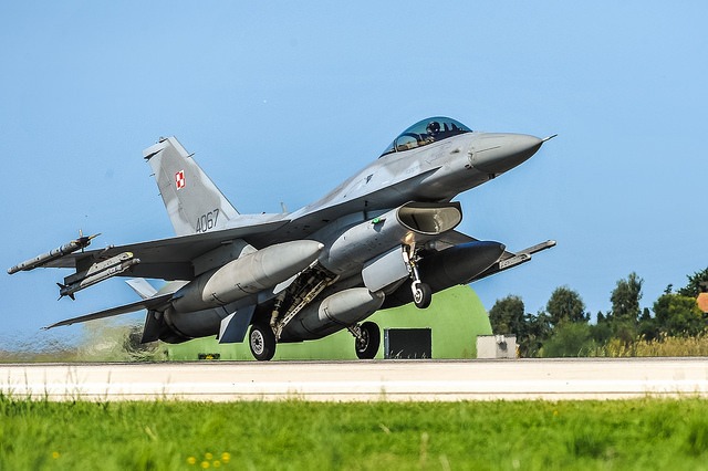 115 chasseurs dont des F-16 polonais participent à Trident Juncture 2015.