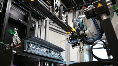 RoCCET permettra de tester les planches de bord des cockpits, interrupteurs et autres éclairages led de manière automatisée.