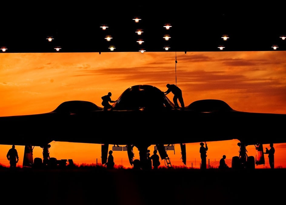 L'appareil qui succèdera au Northrop Grumman B-2 sera lui aussi de type aile volante, mais avec une furtivité supérieure, obtenue par le biais de nouveaux matériaux n'existant pas à l'époque de conception du B-2.