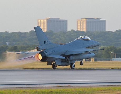 Les Etats-Unis ont livré 8 F-16 C/D Block-52 à l'Egypte.