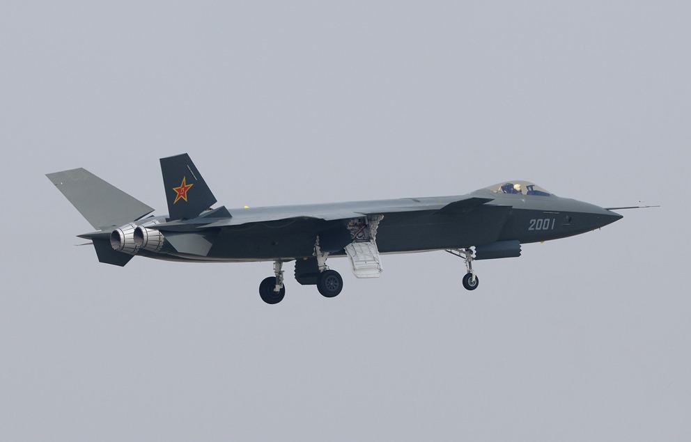 Le J-20 chinois a participé pour la première fois à un entraînement.
