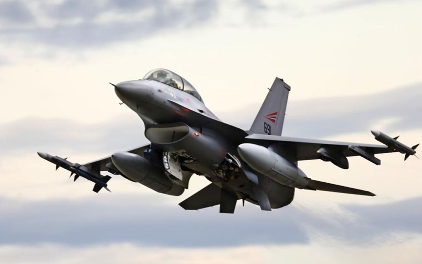 Les F-16A norvégiens vont améliorer leurs capacités Air-air avec le missile AIM 9X.