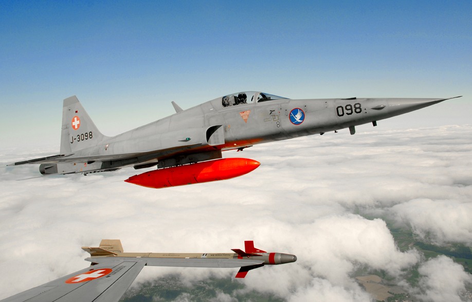 Ce sont deux F-5 de la Patrouille suisse, similaires à celui-ci excepté la décoration, qui sont entrés en collision à proximité de la base aérienne de Leeuwarden, au nord de la Hollande.