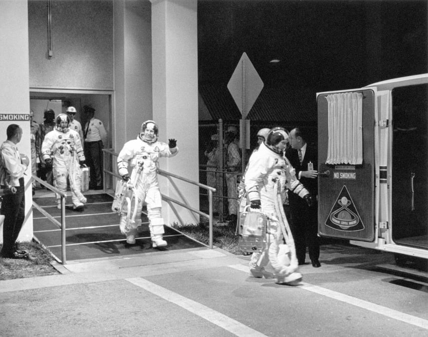 L'équipage Apollo 8 s'apprête à rejoindre le pas de tir, le 21 décembre 1968. Destination : Lune !