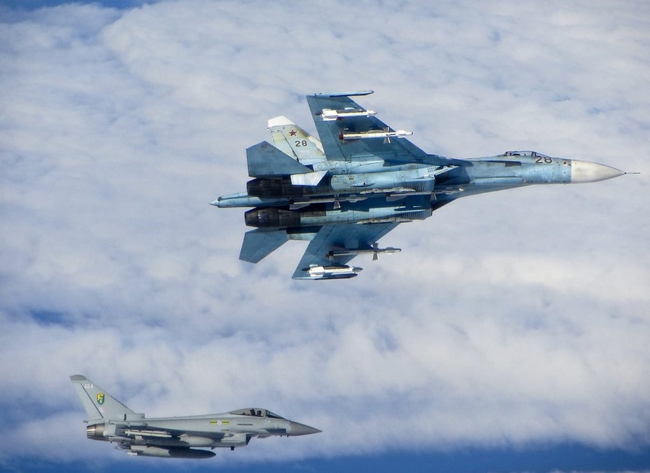 Il y a quelques mois, des Typhoon britanniques ont intercepté un SU-27 russe