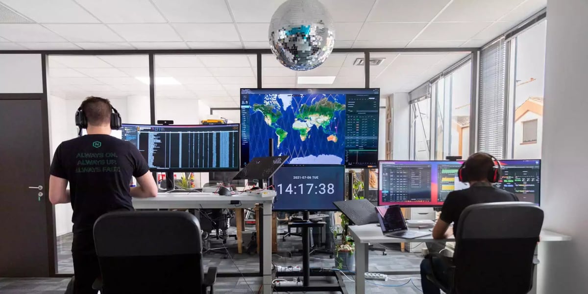 Salle de contrôle de Loft Orbital à Toulouse